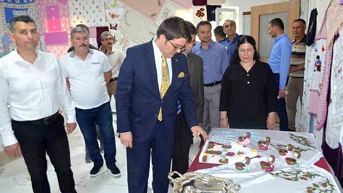 Çemişgezek Halk Eğitimi Merkezi yıl sonu sergisi açıldı