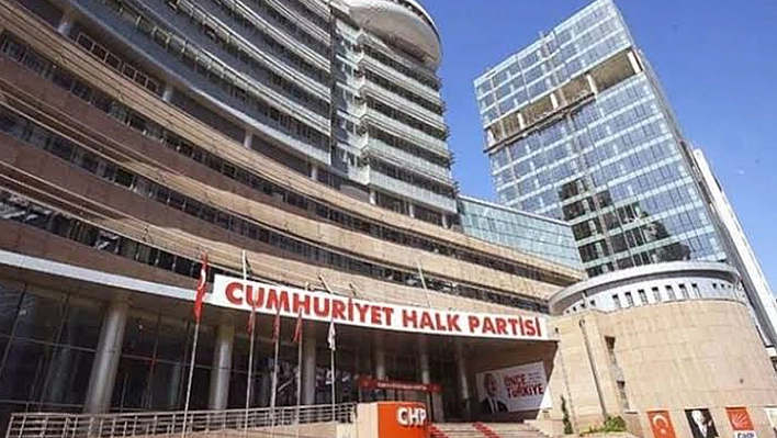 CHP'de Üst Düzey İsimlerin Tamamı İstifa Etti