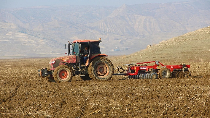 Çiftçiler endişeli: 'Tek umudumuz yağış, yoksa sulama bile fayda etmez'