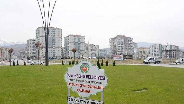 Çiftlik caddesi yeşillendirildi