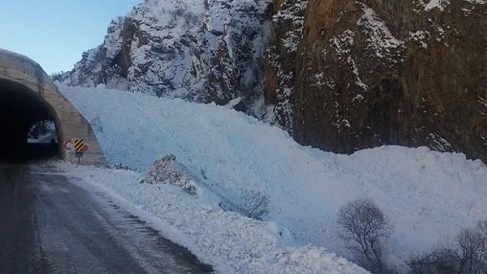 Çığ Tehlikesi Nedeni ile Karayolu Ulaşıma Kapatıldı!