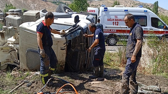 Çimento mikseri devrildi, yaralılar var!