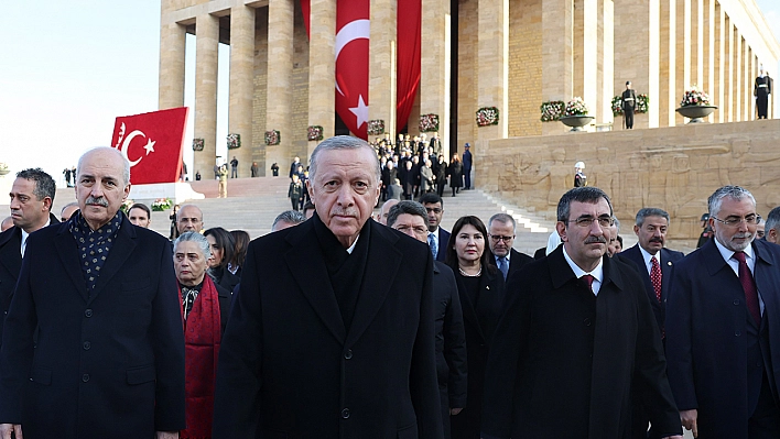 Cumhurbaşkanı Erdoğan başkanlığındaki devlet erkanı Anıtkabir'de