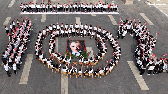 Cumhuriyetin 102. yılı 102 çiçekle kutlandı