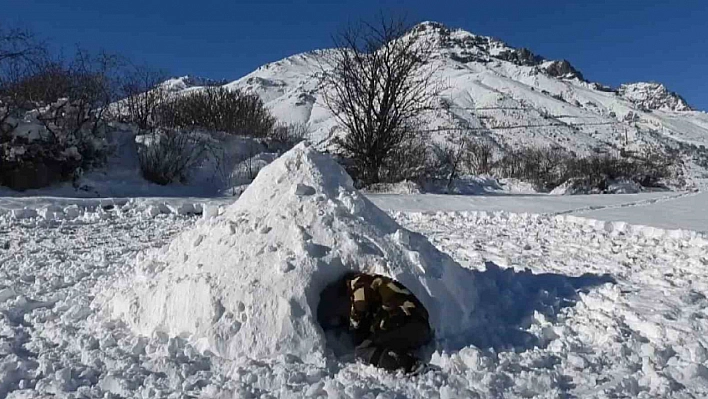 Dağların oğlu kar mağarası yaptı