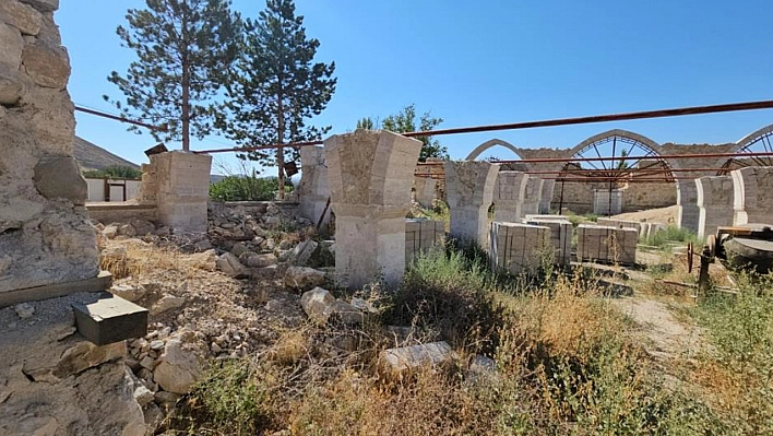 Darende'de 283 yıllık Yusufpaşa Camii 5 yıldır kapalı
