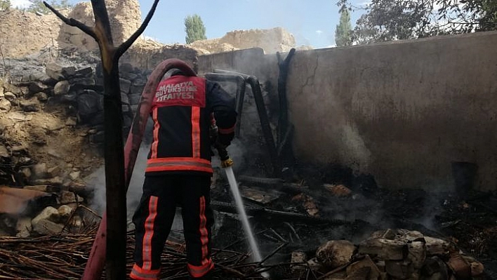 Darende'de ev yangını korkuttu