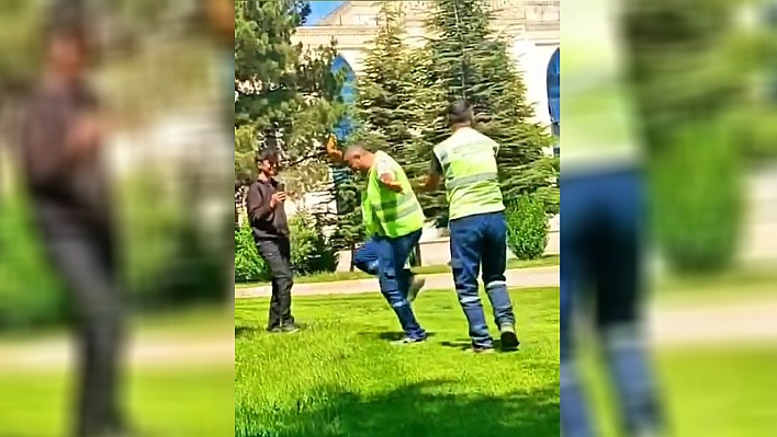 Davulun sesini duyan temizlik görevlileri, oynamaya başladı