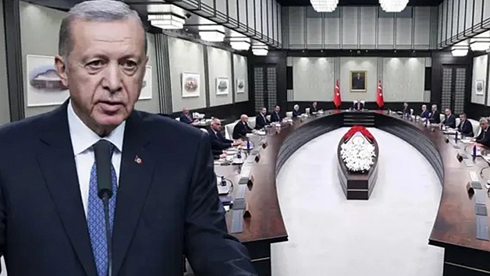 Değişim mesajı veren Cumhurbaşkanı Erdoğan'ın masasında 2 isim var