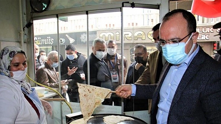 Denetime çıkan Vali, hem çay borçlarını ödedi, hem de gözleme yaptı