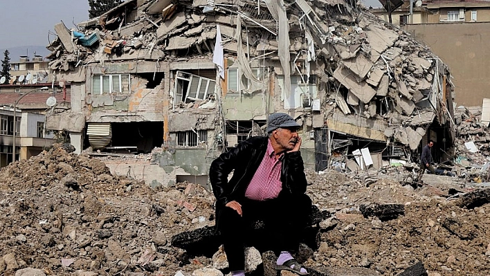 Deprem Bölgesinde Tehditler Bitmiyor, Akrep ve Yılanlar Her Yerde!