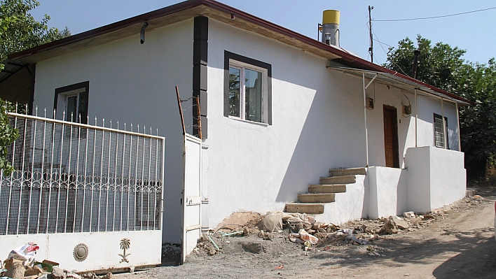 Elazığ'da Deprem Korkusu Bakın Bu Evi Ne Hale Getirdi