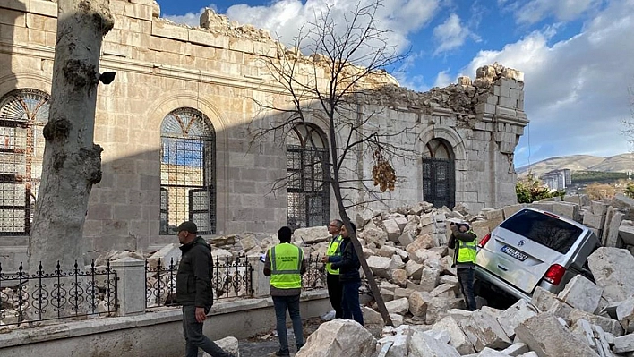 Depremde yıkılan asırlık Teze Cami restore edilecek