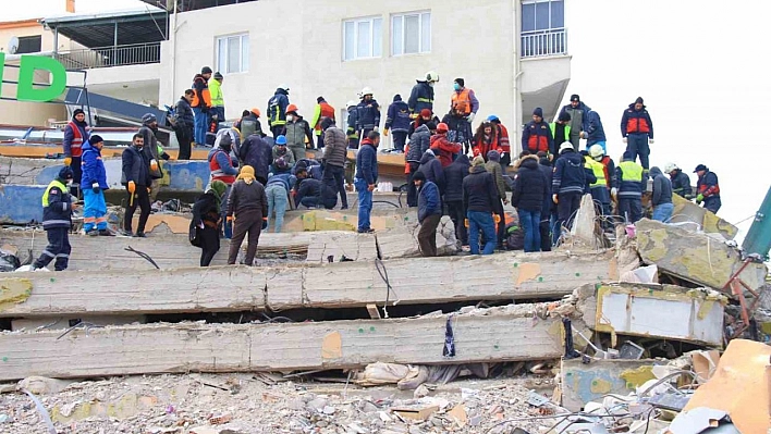 Depremin 3'üncü gününde Malatya'da arama kurtarma çalışmaları devam ediyor