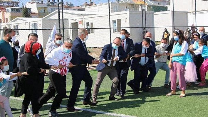 Depremzede çocuklar geleneksel oyunlarla eğlendi