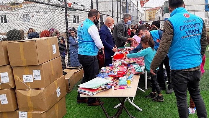 Depremzede Öğrencilere Kırtasiye Yardımında Bulunuldu