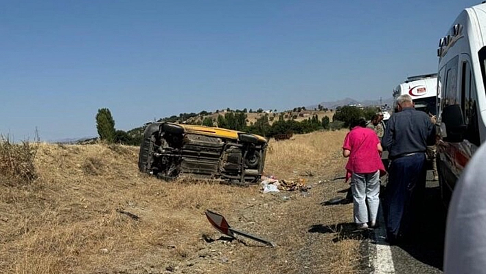 Diyarbakır'da Feci Kaza: Sürücü Öldü, 3'ü Ağır 5 Kişi Yaralandı