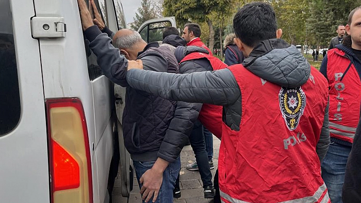 Diyarbakır'da İzinsiz Abdullah Öcalan Yürüyüşü: 55 Gözaltı