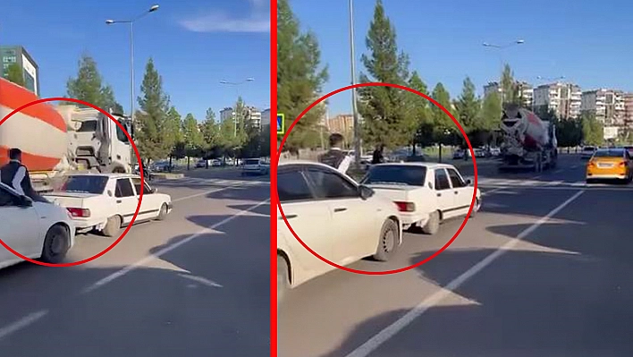 Diyarbakır'da yolda kalan aracı kaput üzerinden ittirdiler