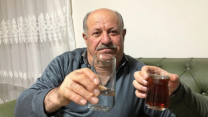 Doktorun Tek Bir Sözü İle 40 Yıldır Çay Ve Sigara İçmiyor