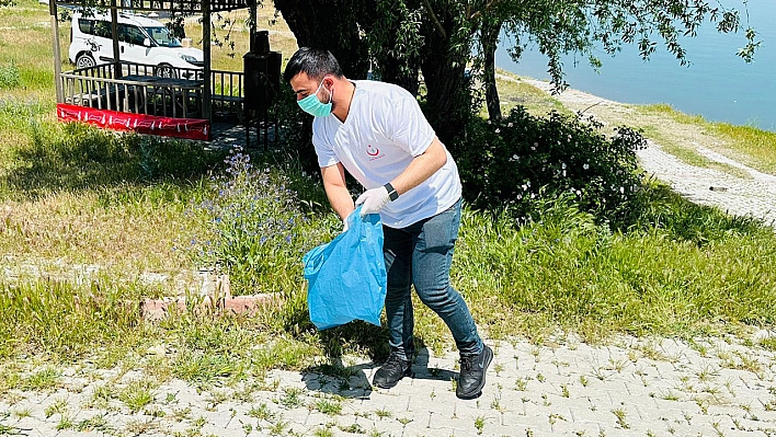 Dumansız Hava Sahasına Destek İçin Hazar Gölü Kıyısında İzmarit Topladılar