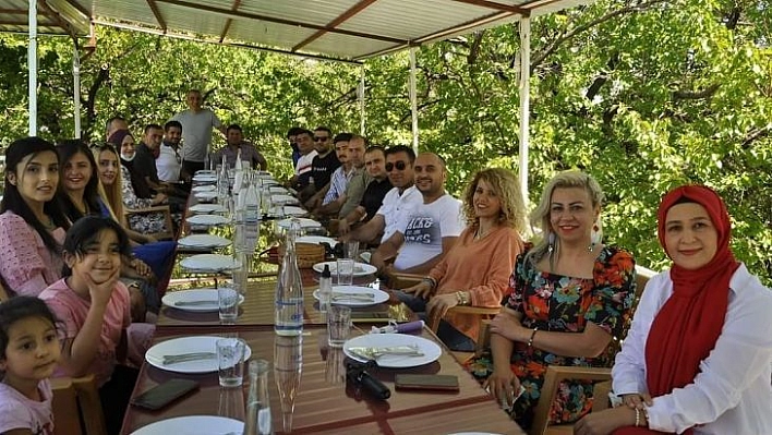 Eğitimcilerin veda yemeğinde duygu dolu anlar