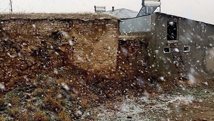 Elazığ'a Mevsimin İlk Karı Yağdı