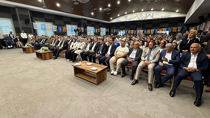 Elazığ Ak Parti'de bayramlaşma programı düzenlendi