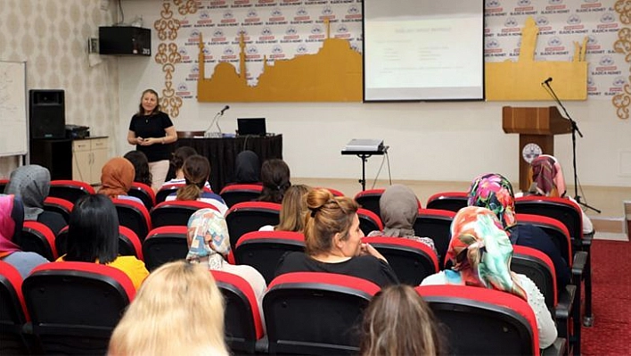 Elazığ Belediyesi Kadın Personellerine Seminer Verdi