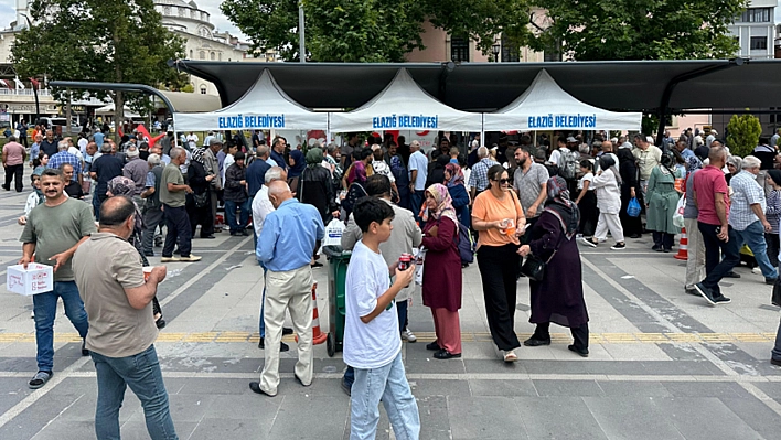 Elazığ Belediyesi'nden aşure ikramı