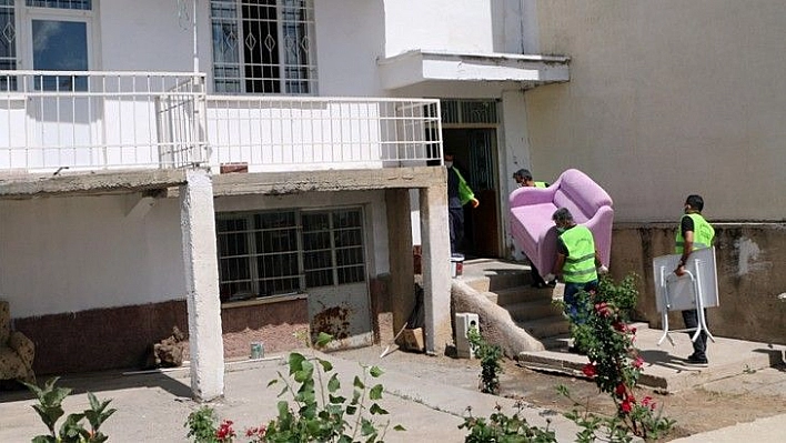 Elazığ Belediyesi'nden Evi Yanan Aileye Yardım