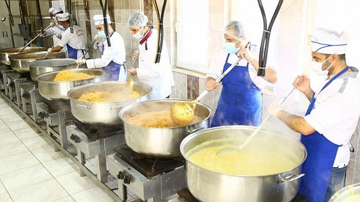 Elazığ Belediyesi'nden İhtiyaç Sahiplerine Sıcak Yemek