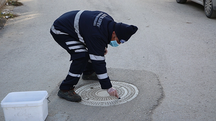 Elazığ Belediyesi'nden Kanal Sisleme ve İlaçlama Çalışması