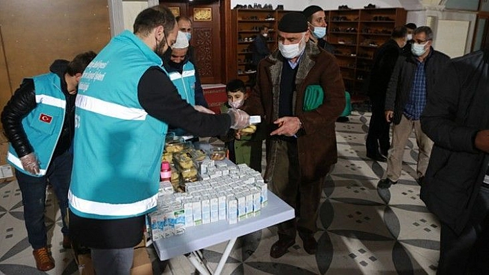 Elazığ Belediyesi'nden Miraç Kandilinde Süt, Kandil Simidi ve Lokum İkramı