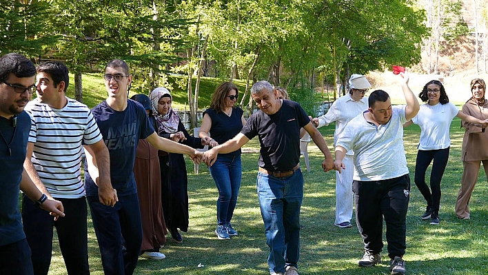Elazığ Belediyesi'nden özel gereksinimli bireylere 'Yaza Veda' etkinliği