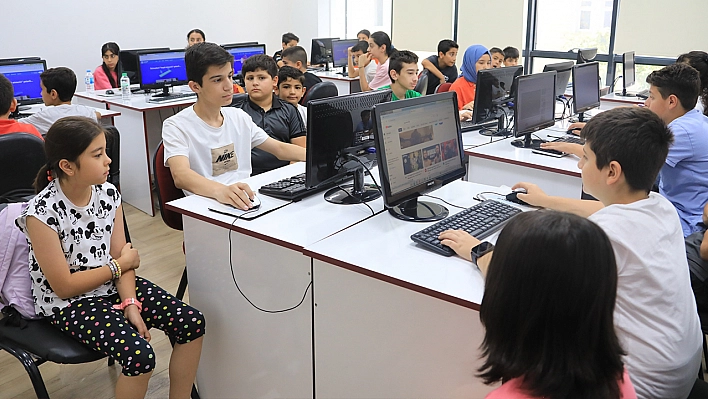 Elazığ Belediyesi'nin düzenlediği yaz kursları başladı