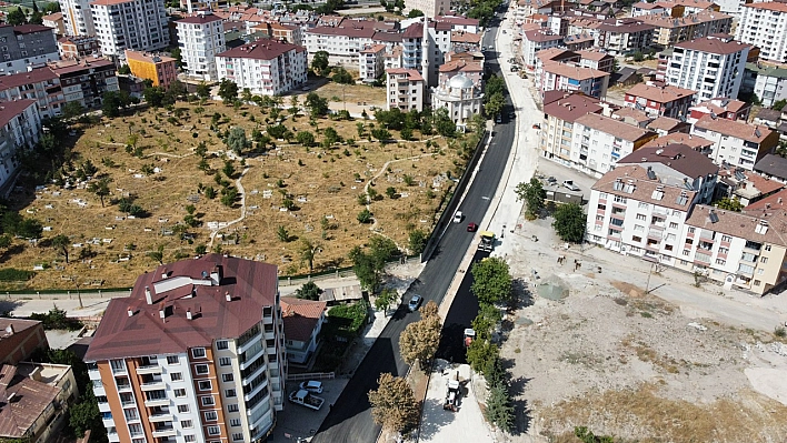 Elazığ Belediyesi'nin Şehit Feyzi Gürsu Caddesi'ndeki Yol Yenileme Ve Genişletme Çalışmaları Sürüyor