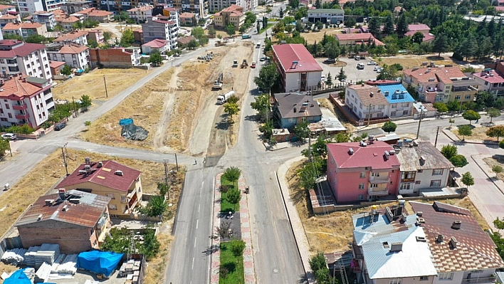 Elazığ Belediyesi Şehir Genelinde Yol Çalışmalarını Sürdürüyor