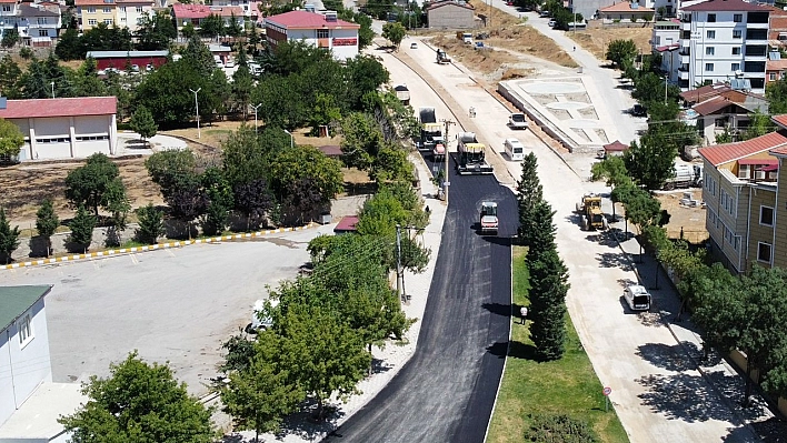 Elazığ Belediyesi Tarafından Yıldızbağları Mahallesi Yolunda Asfalt Yenileme Çalışması Yapılıyor