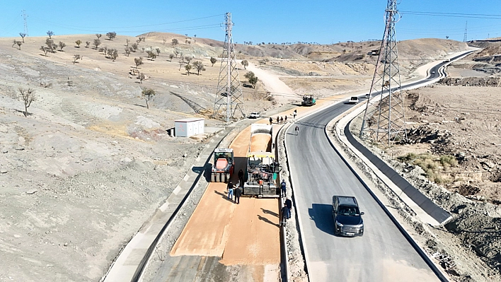 Elazığ Belediyesi, yol genişletme çalışmalarına devam ediyor