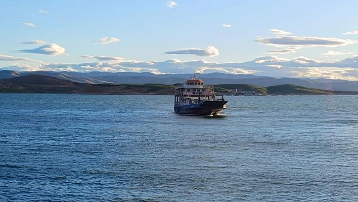 Elazığ Çemişgezek feribot seferleri yeniden başladı