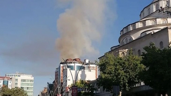 Elazığ'da Çatı Yangını Korkuttu