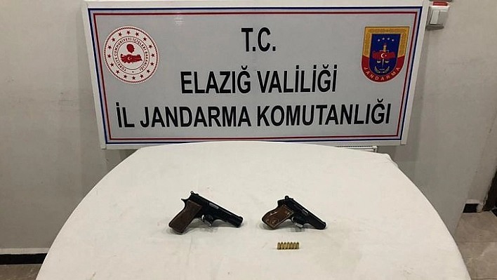 Elazığ'da JASAT 2 Adet Ruhsatsız Tabanca Ele Geçirdi