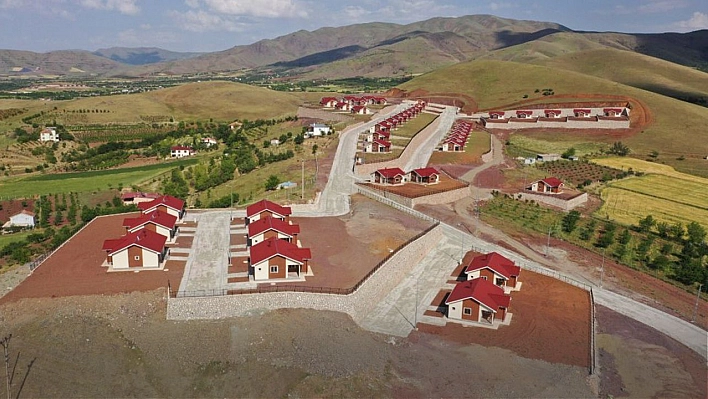 Elazığ'da 205 Köy Konutunun Anahtarları Teslim Edildi