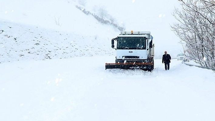 Elazığ'da 24 saat kar mesaisi