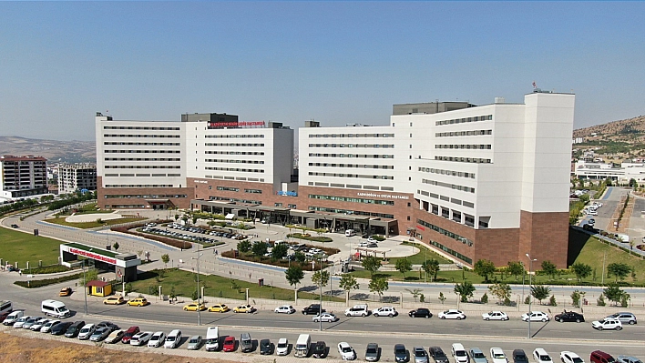 Elazığ'da 3 yaşındaki çocuk balkondan düşerek yaralandı