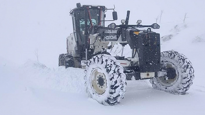 Elazığ'da 400 Köy Yolu Ulaşıma Kapandı