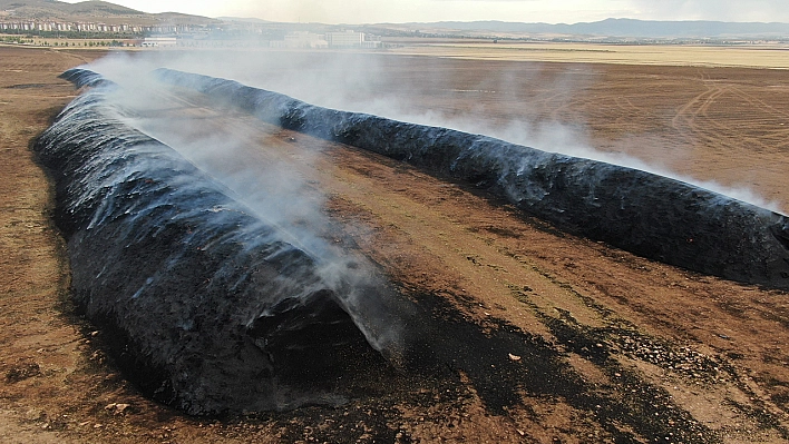 Elazığ'da 400 Ton Saman Kül Oldu