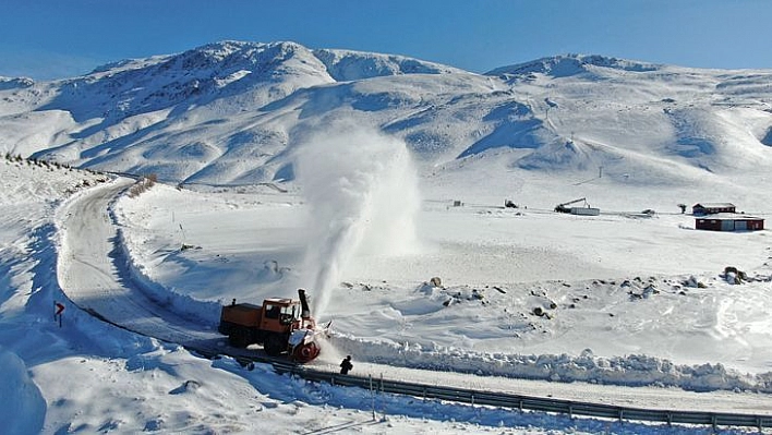 Elazığ'da 72 Köy Yolu Ulaşıma Kapandı