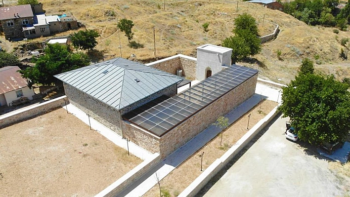 Elazığ'da 800 yıllık camiye yoğun ilgi